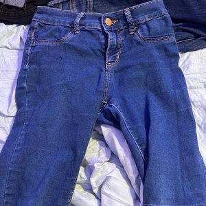 Very cute blue fake pockets I’m the front but in the back real ones